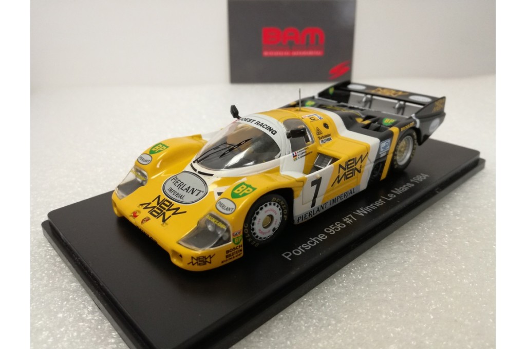Porsche 956-1984  1:43 eme  avec boite plexi neuf