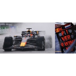 SPARK S8923 RED BULL RB19 N°1 Oracle Red Bull Racing Vainqueur GP Pays-Bas 2023 Max Verstappen avec pit board (1/43)
