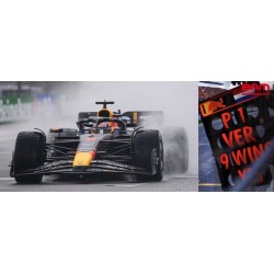 SPARK 18S959 RED BULL RB19 N°1 Oracle Red Bull Racing Vainqueur GP Pays-Bas 2023 Max Verstappen avec pit board (1/18)