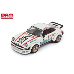 SCHUCO 450060200 PORSCHE 934 RSR Vaillant N°6 1/18 (1/18)