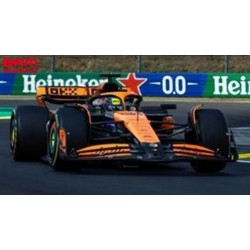 SPARK 12S051 MCLAREN MCL38 N°81 Mclaren Formula 1 Team Vainqueur GP Hongrie 2024 Oscar Piastri 1/12