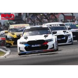 SPARK UK033 BMW 330i N°2 West Surrey Racing - Vainqueur Race 2 Brands Hatch Indy BTCC 2025 Daryl DeLeon (500ex.) 1/43