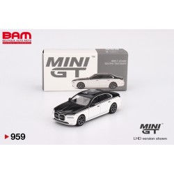 MINI GT MGT00959-L BMW I7 XDrive60 Alpine White/Black Sapphire 2024 1/64