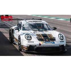 SPARK UK040 PORSCHE 911 GT3 Cup N°40 Porsche Carrera Cup Champion Grande Bretagne 2025 1/43