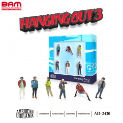 MINI GT AD-2430 FIGURINES Hanging Out 3 1/64