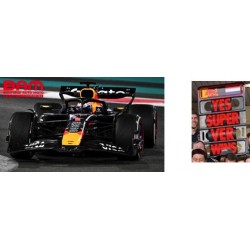 SPARK 18S1000 RED BULL Racing RB21 N°1 Oracle Red Bull Racing Vainqueur GP Abu Dhabi 2025 Max Verstappen avec pit board 1/18