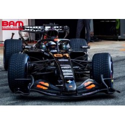 SPARK S9393 MCLAREN MCL40 N°81 McLaren Mastercard F1 Team Test circuit Barcelone 2026 Oscar Piastri 1/43