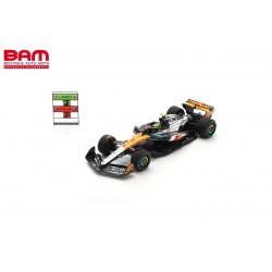 SPARK S9596 MCLAREN MCL39 N°4 McLaren Formula 1 Team Vainqueur GP Grande-Bretagne 2025 Lando Norris + Pit board 1/43
