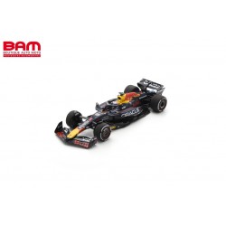SPARK S9677 RED BULL Racing RB21 N°1 Oracle Red Bull Racing Vainqueur GP Abu Dhabi 2025 Max Verstappen (avec pit board) 1/43